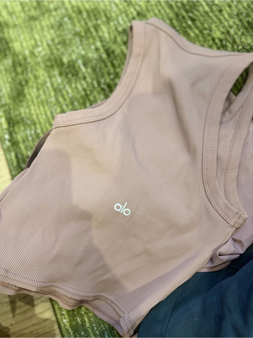 ALO Yoga - Goddess Ribbed Go To Tank & Shorts - Picture 7 of 7